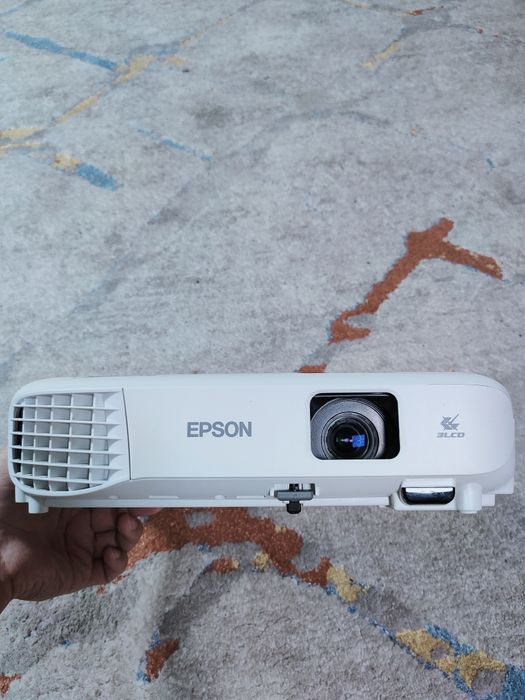 Проектор Epson EB-E01