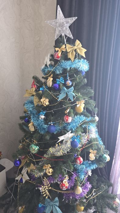 Ёлку продаю с грушками вместе за 400000