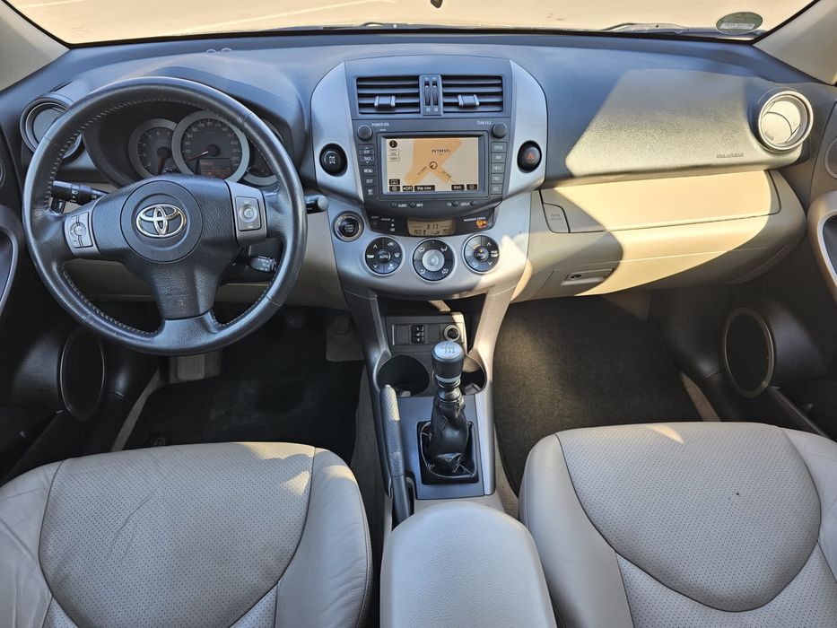 Vand sau schimb Toyota Rav4 doar cu masina de offroad