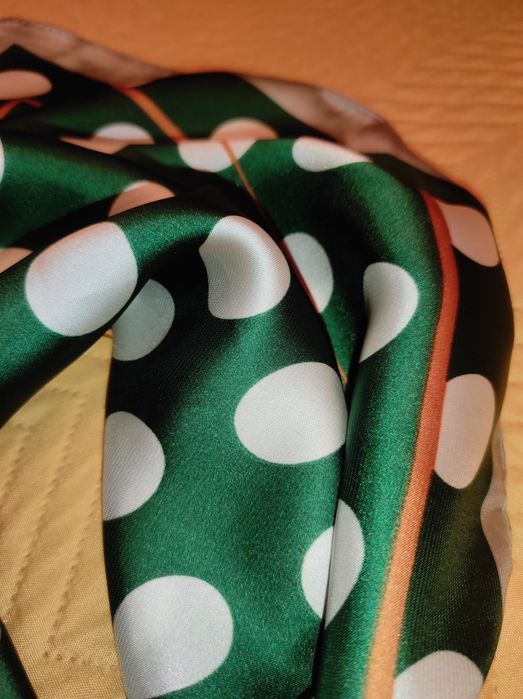 Eșarfa eleganta polka dot