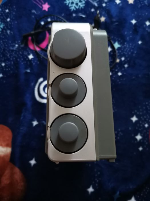 Vând aparat de radio Sony
