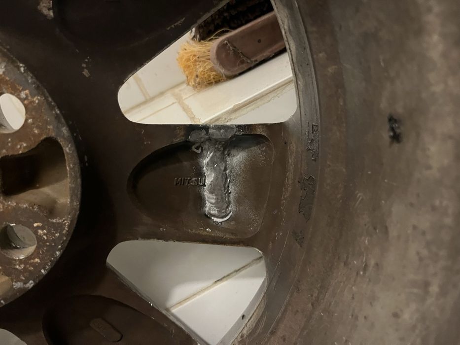 Гуми с джанти за Митсубиши Аутлендър