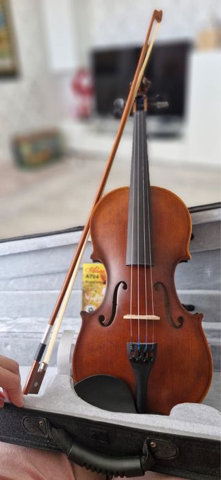 Продаю скрипку в очень хорошом состояни