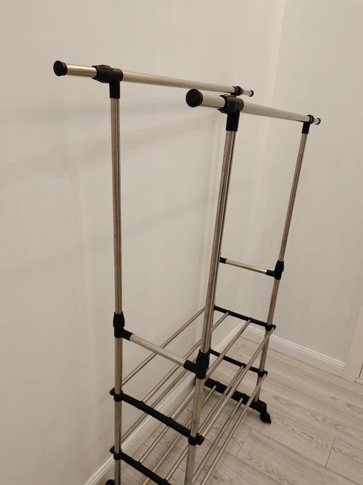 Продам вешалку для прихожей