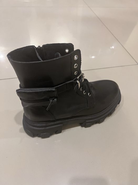 Продам ботинки осенние кожанные