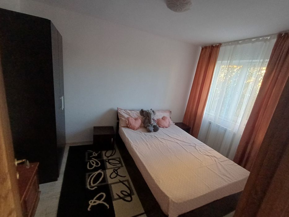 Închiriez apartament