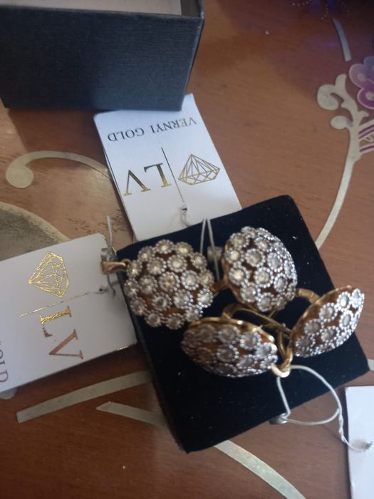 Золотой комплект с бриллиантами и с топазами