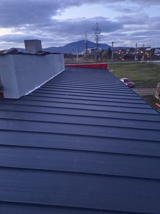 Constructii case la rosu / la cheie / acoperise