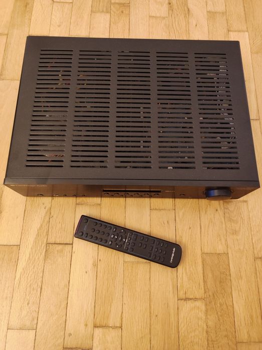 Cambridge Audio Topaz SR20, 100w/canal in 8 ohmi, optic,coaxial, sub out, tuner.