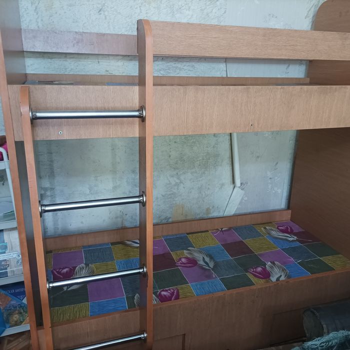 Б/у двухъярусная кровать