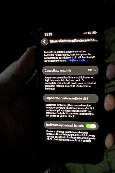 Vând iphone 13 cu spate spart