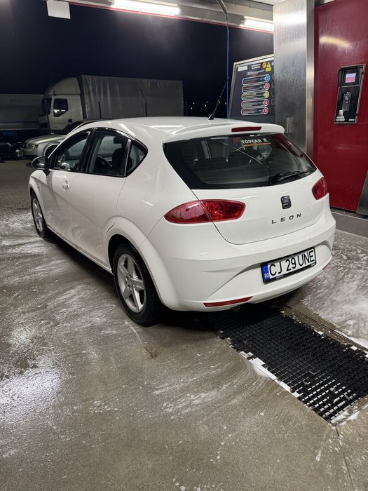 SEAT Leon 2011 — imagine 3