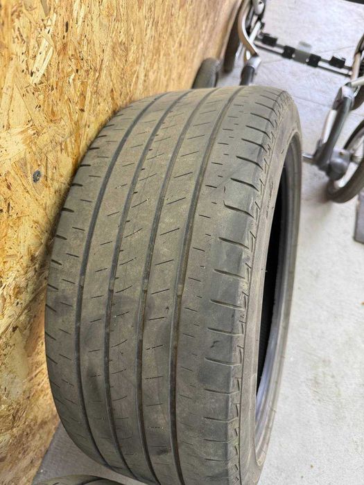 продам б/у летнюю резину 235/45/18