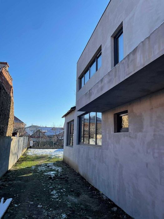 Casa in Oradea pe strada Emil Racovita, langa Piata 22 Decembrie, zona centrala, linistita si exclusivista