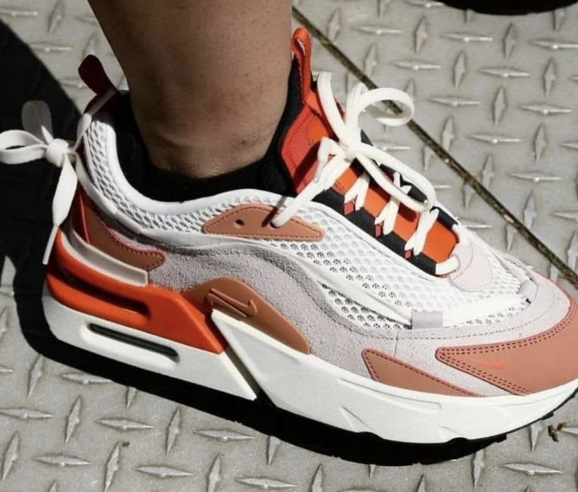 Nike,new balance,balenciaga