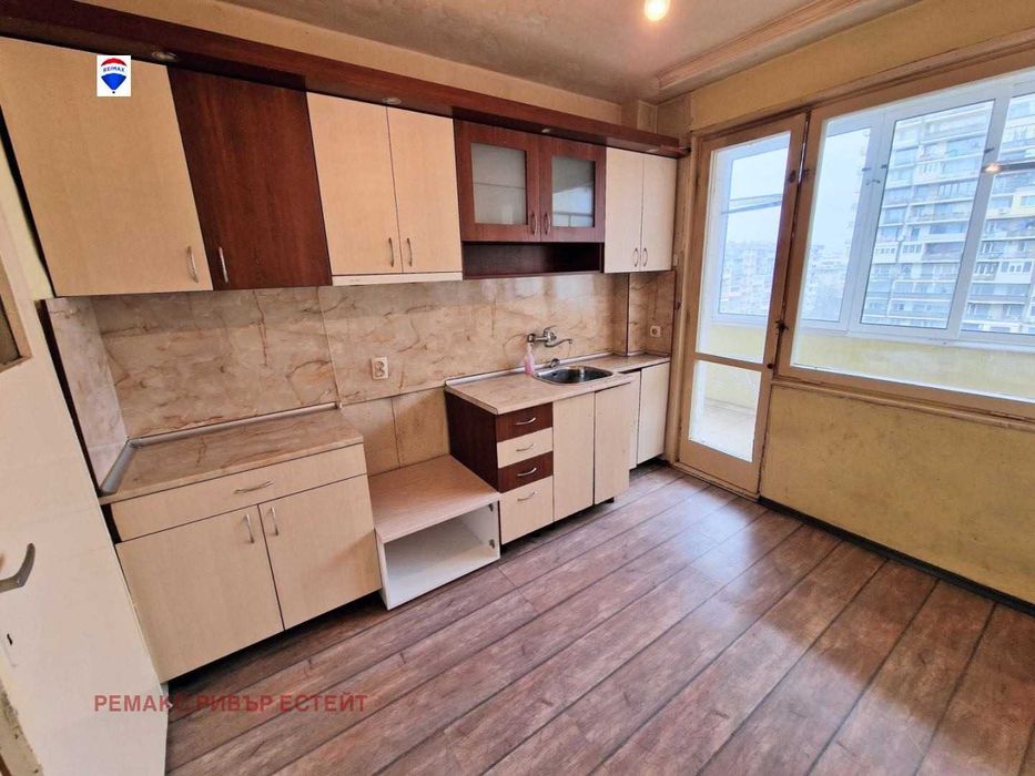 Тристаен апартамент за продажба кв. Широк център