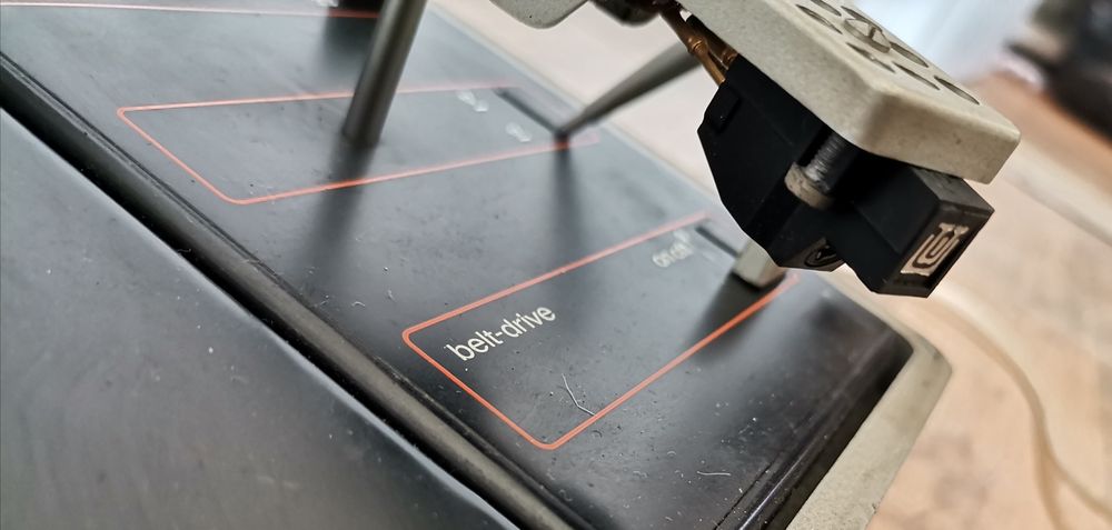 Pick-up Lenco L65 Made în Elveția, nu știu dacă mai funcționează