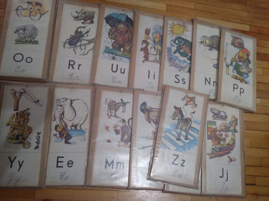 Planșe didactice vechi cu litere din alfabet