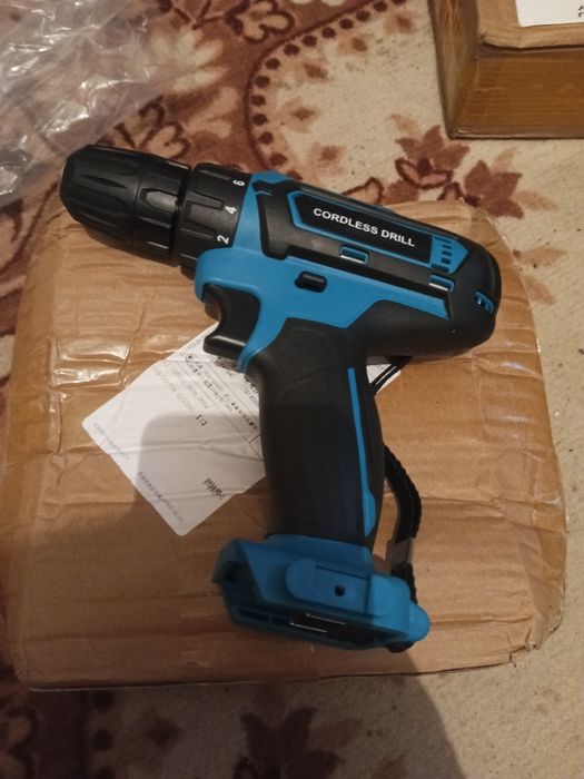 Шуруповёрт без аккумулятор