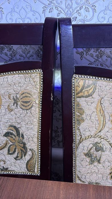 Продам стол и сулья.