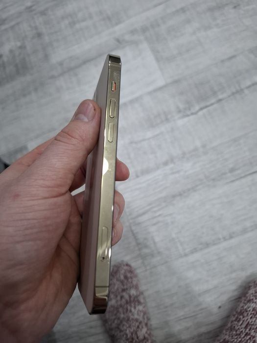 Продам айфон 12 pro