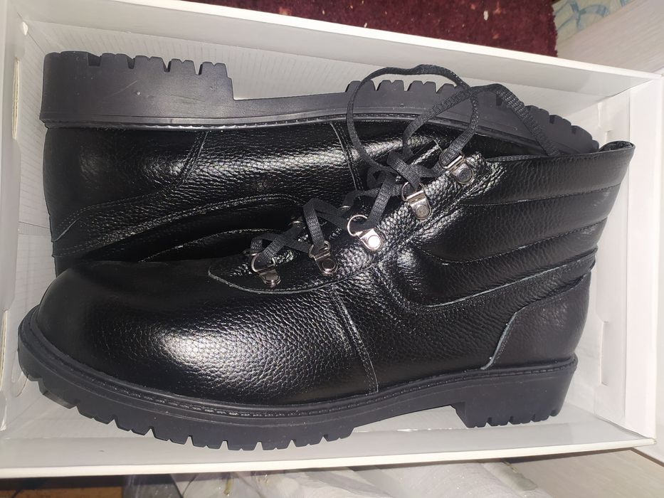 Продам мужские ботинки