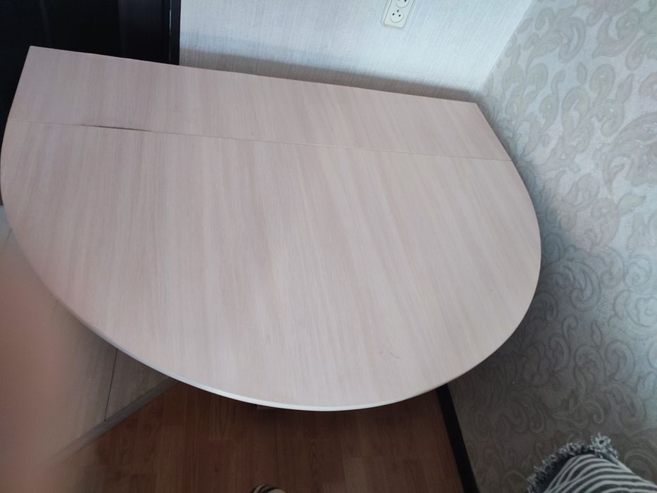 Стол для гостиной