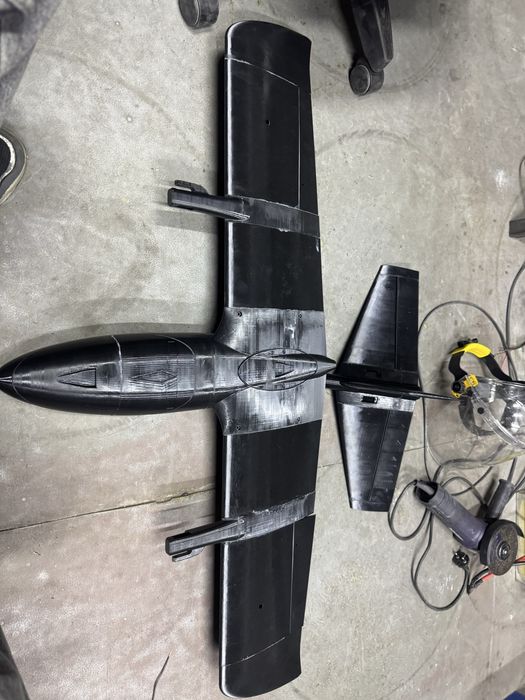 Продам модель самолета