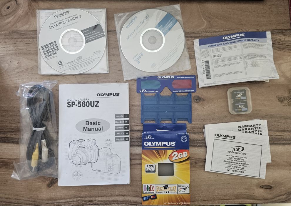 Olympus SP-560UZ – 18x оптичен zoom, отличен комплект