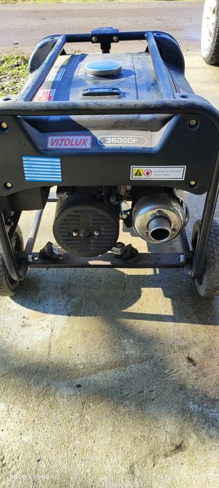 Генератор  на бензин