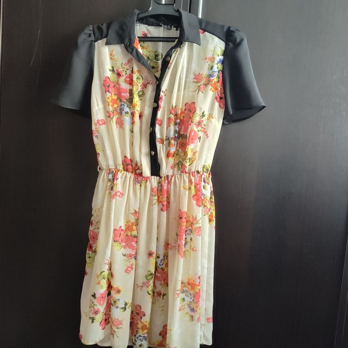 Rochie scurta,cu imprimeu floral, marimea S-M (uk 8/es 36)
