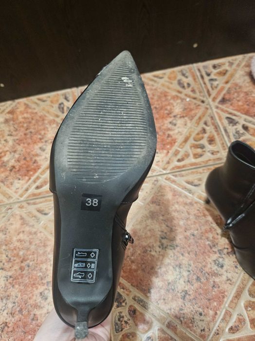 Дамски боти с метален връх