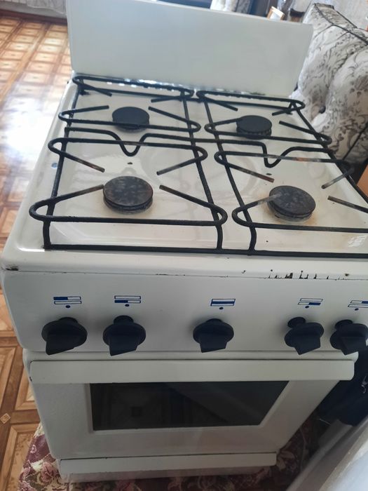 Продам газовую плиту