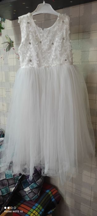Продам Белое Платья