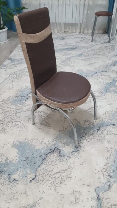 Продам 6 стульев