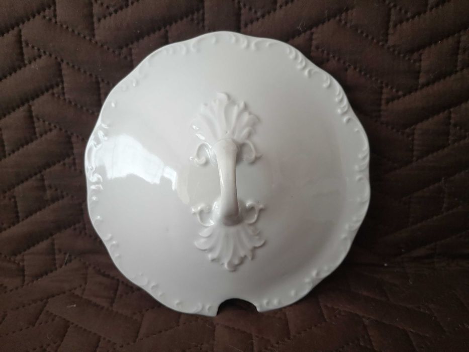 Порцеланов супник