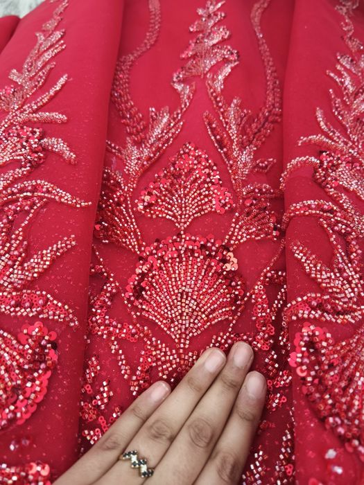 червена булченска рокля