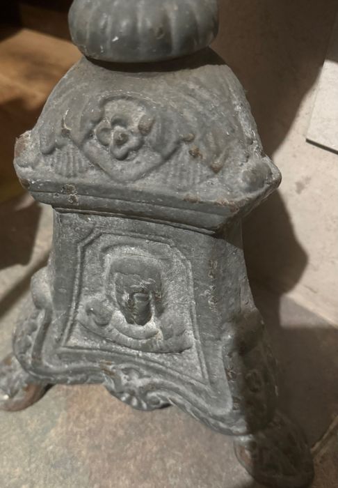 Масивни свещници за камина