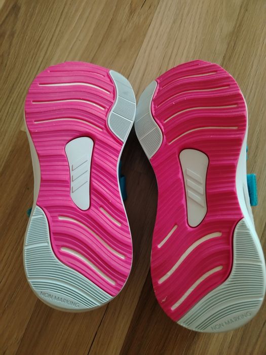 Нови Adidas маратонки, 35 номер