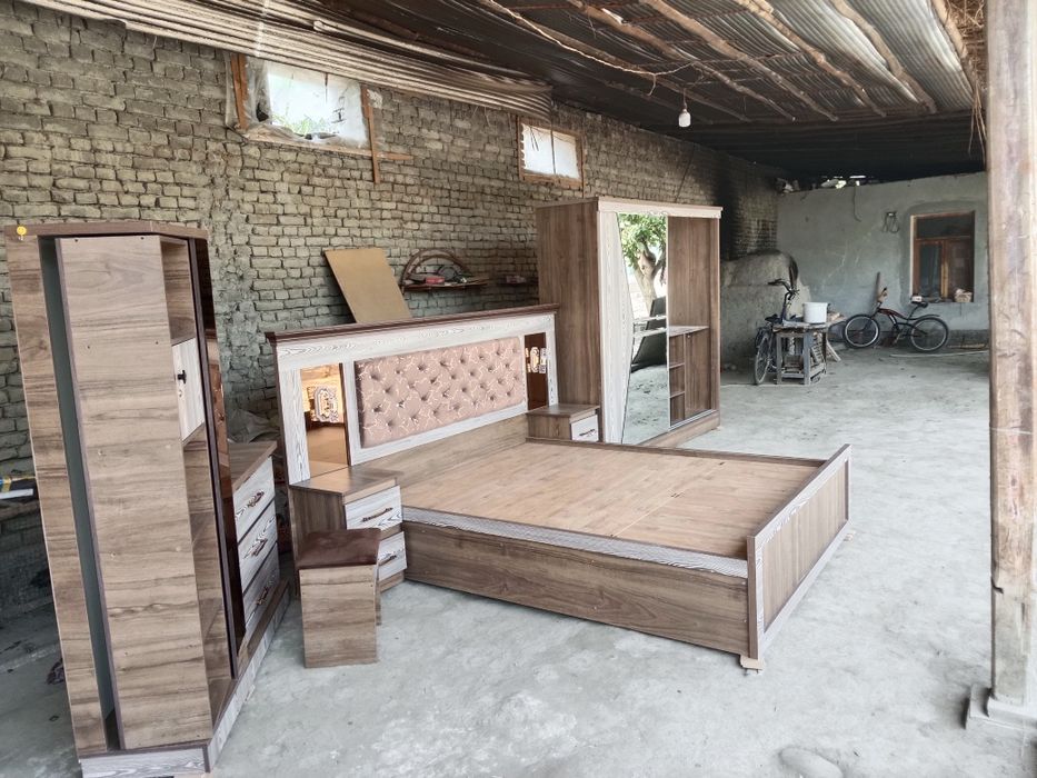 Mebel spalni kamplek sotiladi