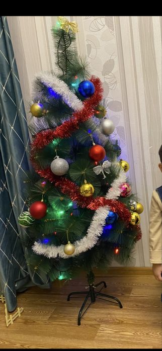 Продается елка всего 5000 тг