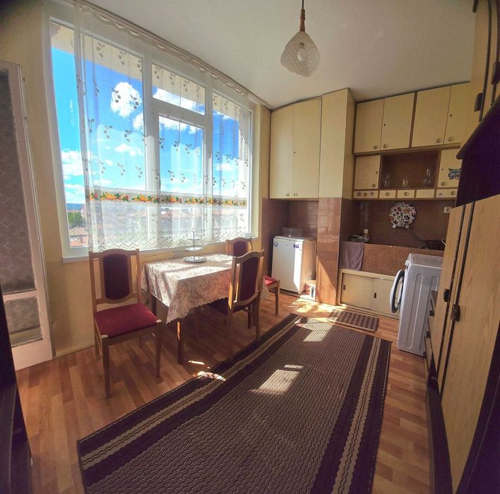 Продава се Тристаен апартамент в Търговище, Център - 72 кв.м за 1020 €/кв.м - Снимка #3