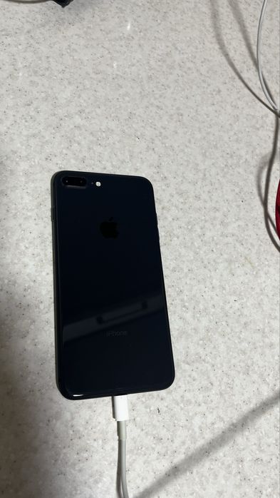 iPhone 8 плюс в отличном состоянии