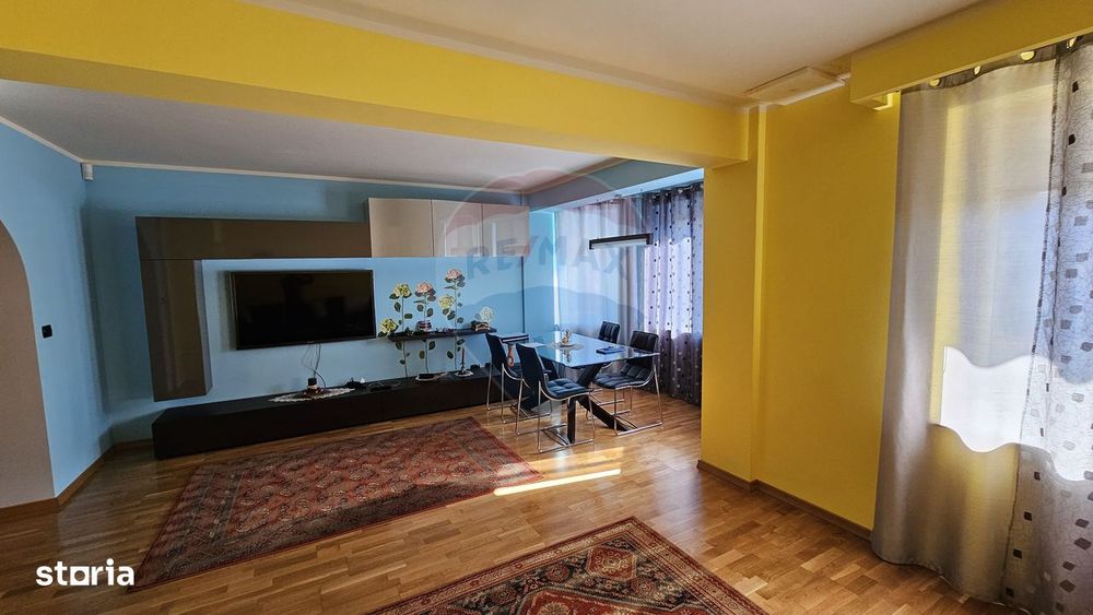 Casă / Vilă de lux cu 8 camere de vânzare in Obcini, Suceava