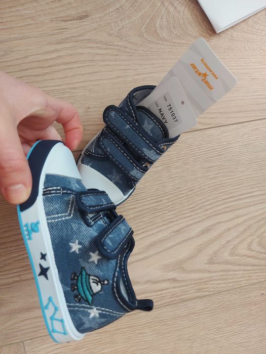 Нови Детски гуменки с лепенк. Маратонки БЕБЕ