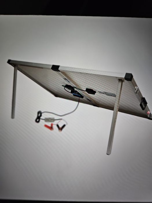 Sistem fotovoltaic cu acumulatori inclus