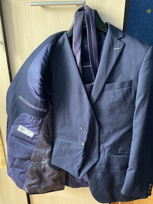 Костюм тройка