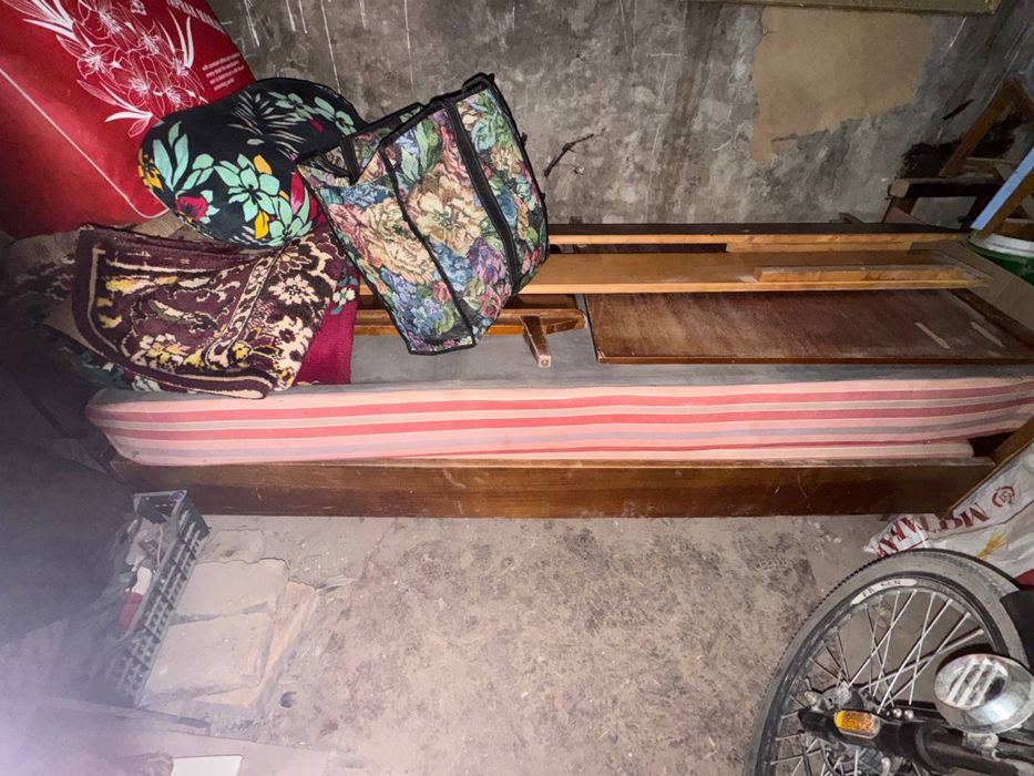 Икки жуфт диван СССР вакти ишлаб чикарилган донаси 400000минг сум