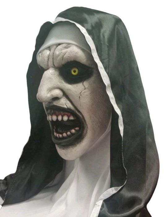 Латексова маска, монахиня