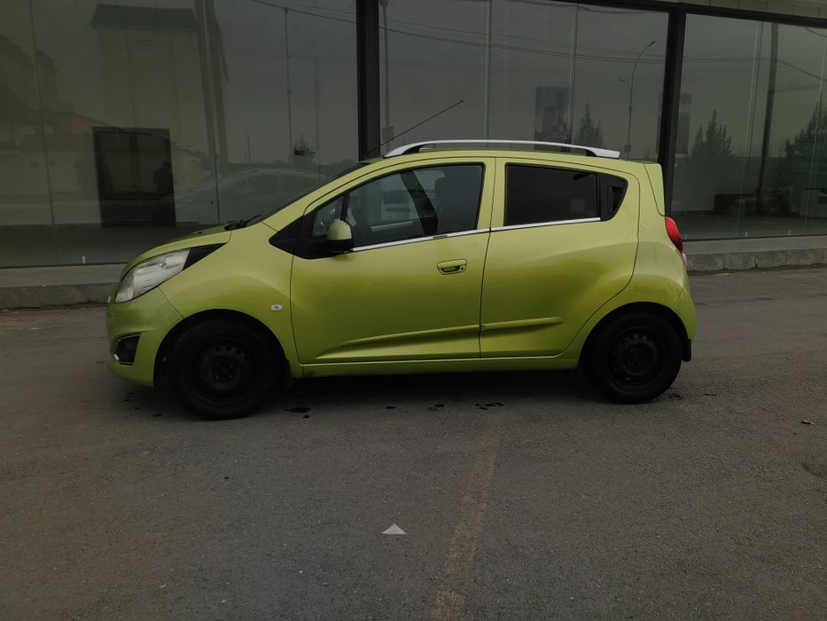 Chevrolet spark.